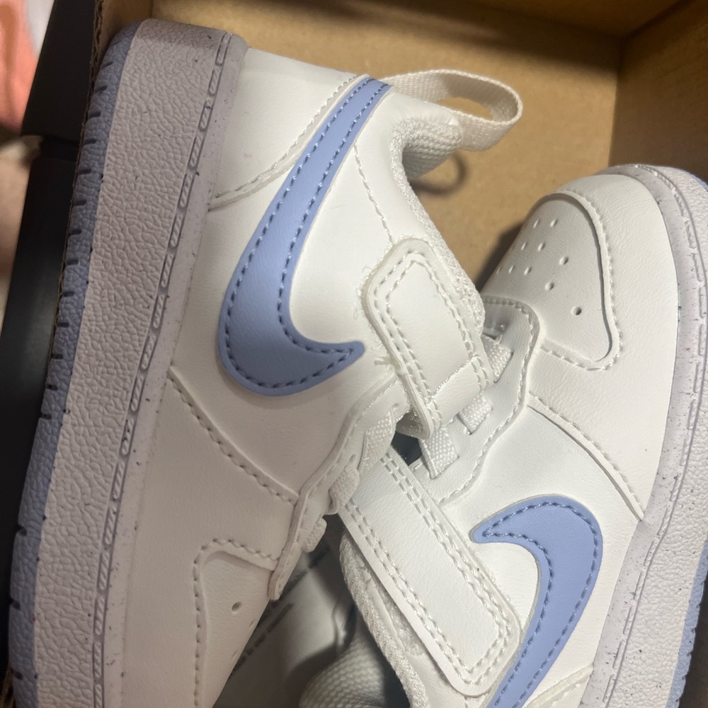 NWT toddler Nike size 4 Court Borough low top